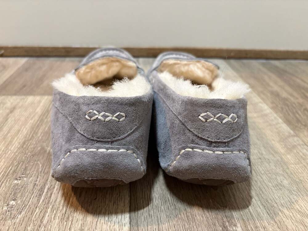 UGG Ansley Moccasin Slipper S/N 3312 Gray Suede Size 9 - Picture 7 of 9